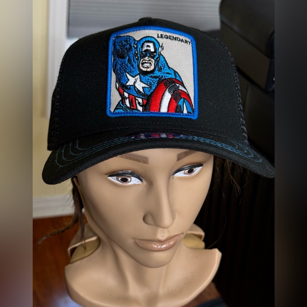 BEAUTIFUL MARVEL COMICS CAP